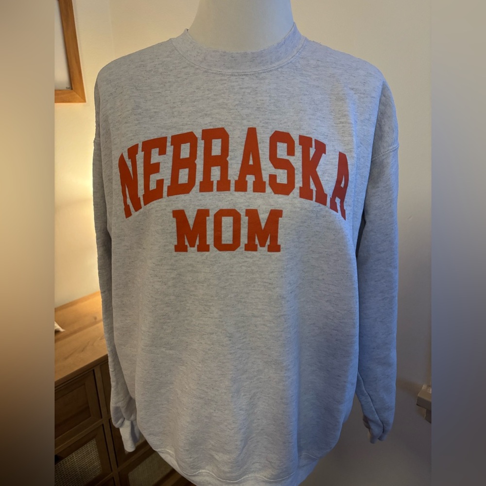 Hanes ‘Nebraska Mom’ Crewneck
